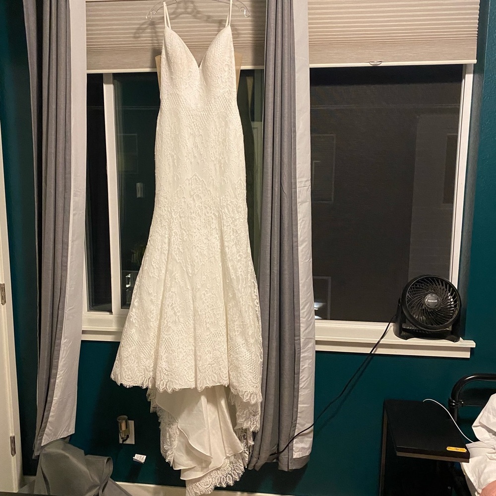 Totally unaltered Emma and Grace wedding dress. Size 6.